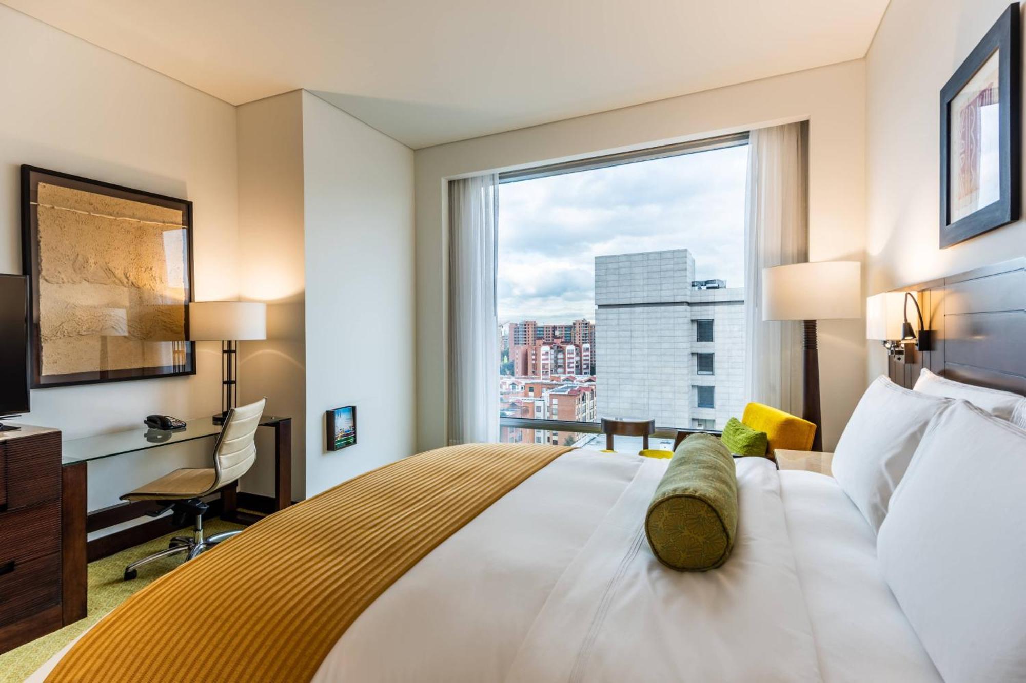 Junior King Suite Executive Lounge Access
